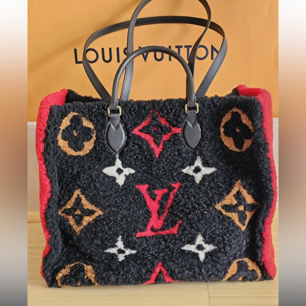 Louis Vuitton Monogram Giant Shearling Teddy OntheGo